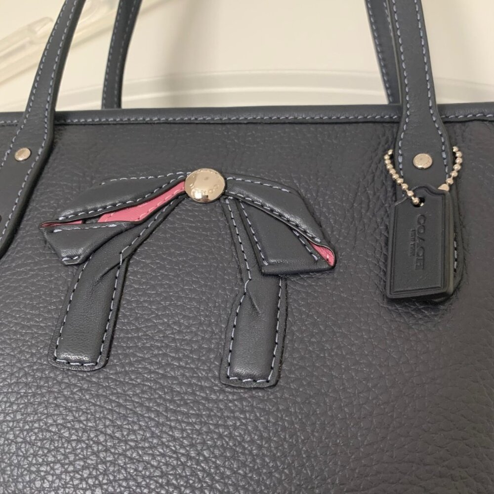 Auth. NWOT Coach Women’s Midnight Leather Bow Mini City Zip Tote 28988 - Picture 2 of 9